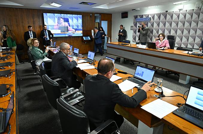 Isenção de IR para autistas é aprovada na Comissão de Direitos Humanos